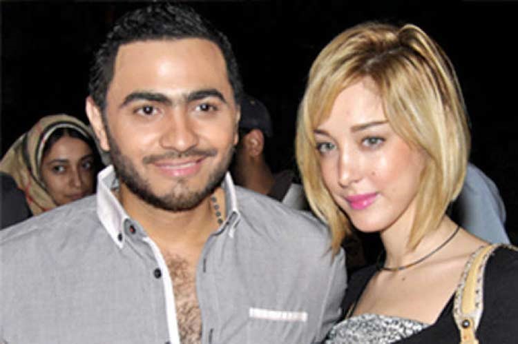 تامر حسني يصدم جمهوره وينفصل عن زوجته المغربية بسمة بوسيل 