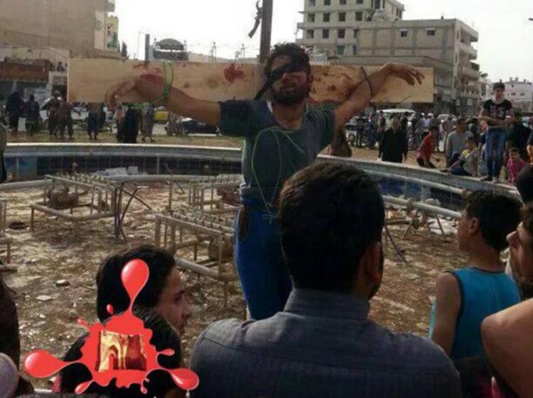 فيديو مروع.. داعش تعدم 10 أشخاص بينهم طفلان وتصلب شابين