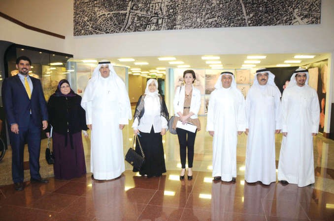 الشيخ سلمان الحمود وهند الصبيح ومنيرة الفضلي والشيخ الزين الصباح وعدد من الحضور﻿