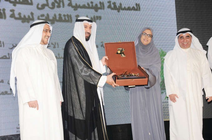تكريم احدى المشاركات﻿