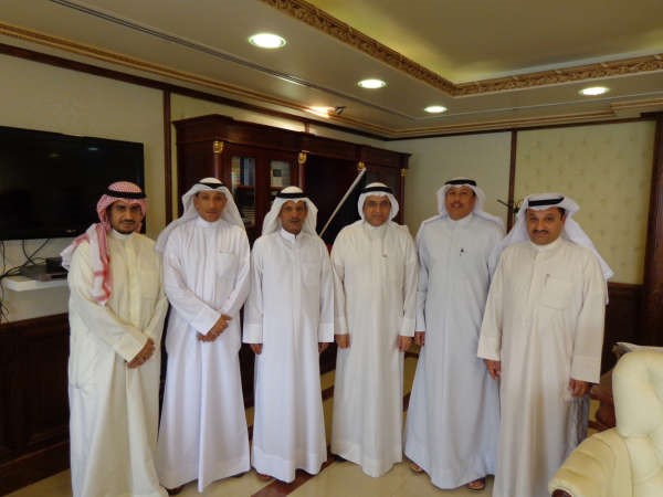الوزير احمد المليفي مستقبلا رئيس واعضاء نقابة التربية﻿