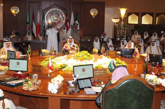 نائب رئيس مجلس الوزراء ووزير الداخلية الشيخ محمد الخالد خلال ترؤسه الاجتماع التشاوري الخليجي﻿