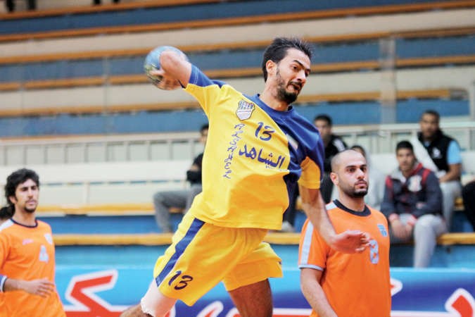 لاعب الساحل وليد الجيماز في مباراة سابقة امام كاظمة 	عادل اليعقوب﻿