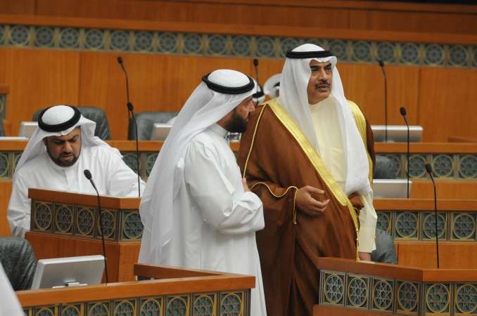 الشيخ صباح الخالد ودعلي العمير اثناء سير الجلسة