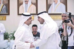 د عبدالكريم الكندري ورياض العدساني بعد اعلان عزمهما الاستقالة هاني الشمري