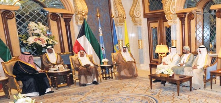 صاحب السمو الامير الشيخ صباح الاحمد مستقبلا وزراء الداخلية بدول التعاون بحضور سمو ولي العهد والشيخ محمد الخالد﻿