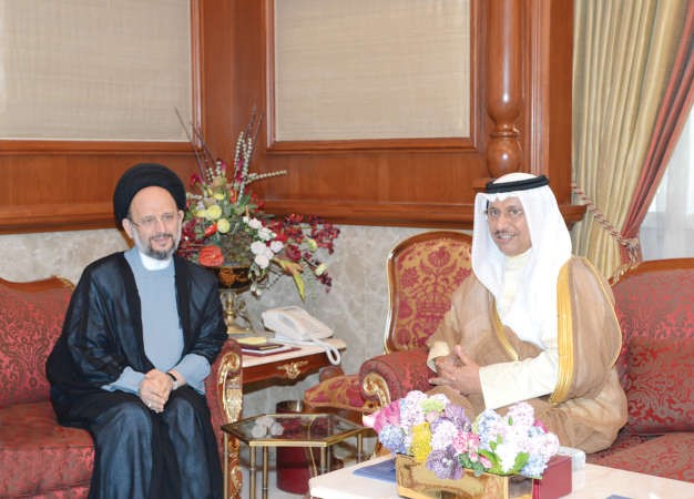 سمو رئيس الوزراء الشيخ جابرالمبارك مستقبلا السيد علي فضل الله ﻿