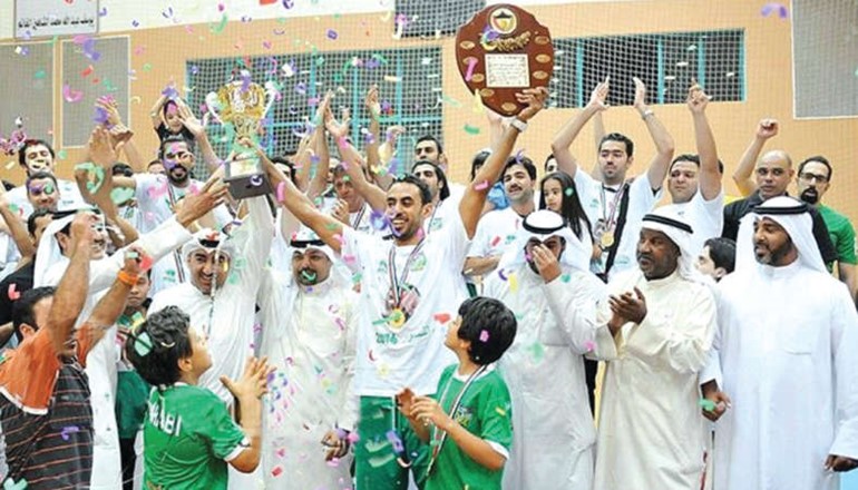 فرحة العرباوية بلقب دوري الكرة الطائرة لموسم 2013 - 2014﻿