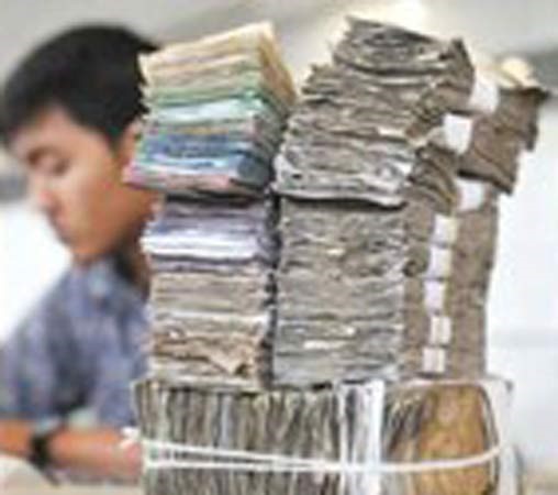 3 آلاف نوع من البكتيريا تعيش على أموالك