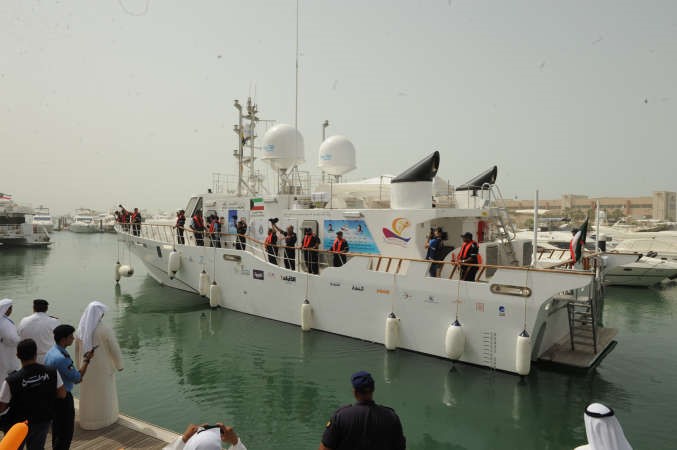 مغادرة قارب رحلة الامل