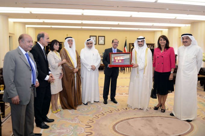 رئيس مجلس الامة مرزوق الغانم مستقبلا رئيس لجنة الشؤون المالية والاقتصادية في مجلس الشورى البحريني والوفد المرافق له بحضور عدنان عبدالصمد وكامل العوضي