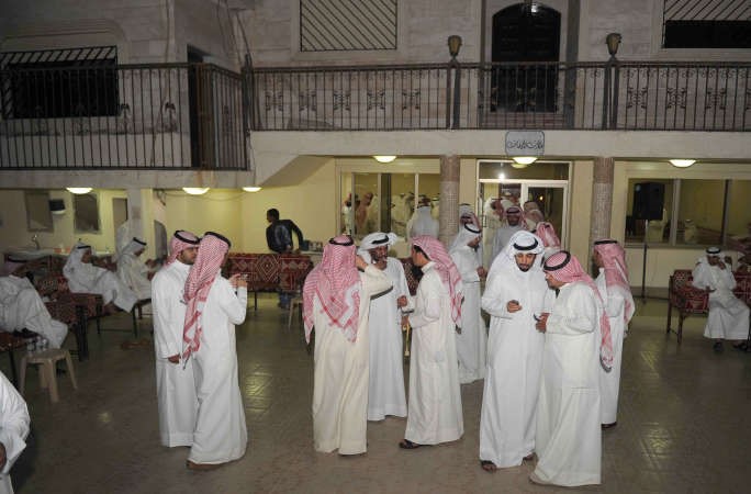 ابناء الدائرة الرابعة امام ديوان قويعان
