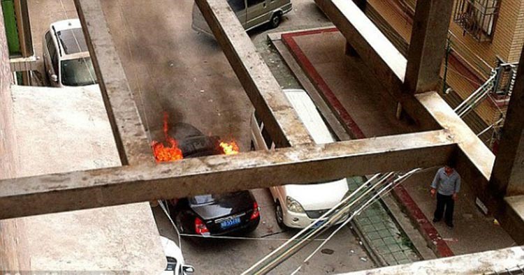 صور صادمة.. صيني يفجر صديقته بقارورة غاز لحملها منه دون إرادته