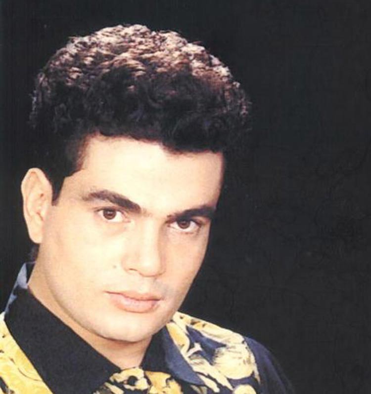 بالصور.. كيف تغير عمرو دياب عبر السنوات 