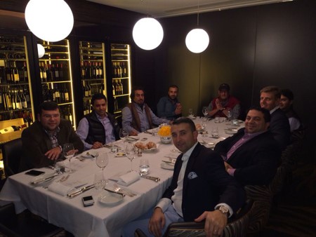 عشاء لشركات السفر في مطعم blue boar الفاخر