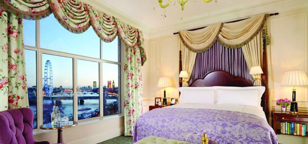 الغرف الفاخرة في Savoy والمطلة على نهر التيمز وساعة بيغ بن الشهيرة وLondon Eye