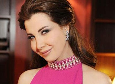بالصور.. نانسي عجرم تحتفل بعيد ميلاد شقيقها وتلتقط صورة selfie مع معجب