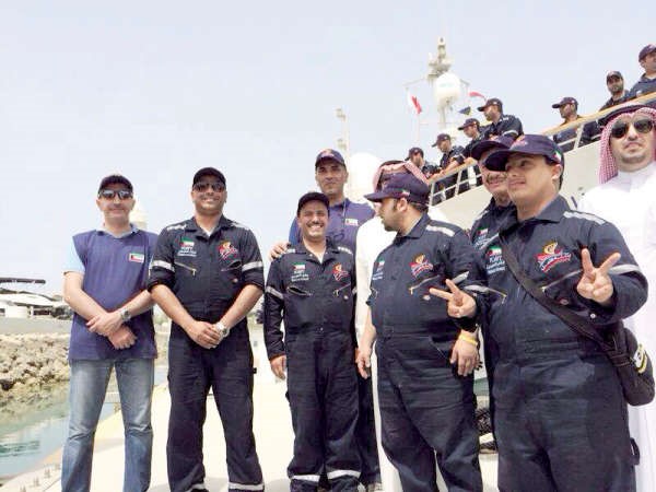 طاقم قارب الامل﻿