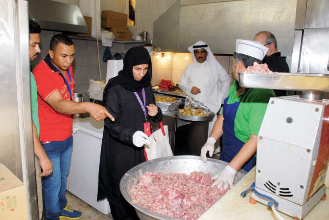التفتيش على صلاحية المواد الغذائية 
