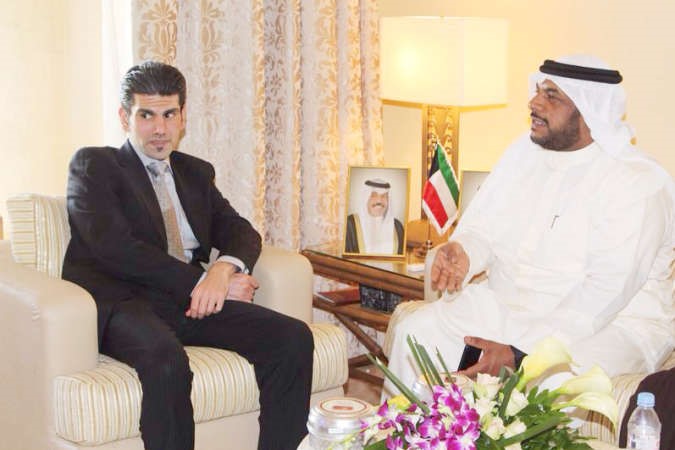 مدير الهيئة الشيخ احمد المنصور مع الزميل عبد المحسن الايوبي ﻿