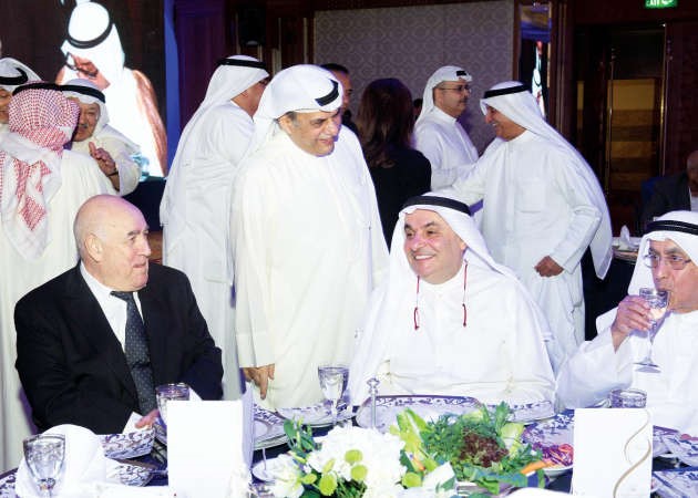 من اليمين عبداللطيف يوسف الحمد ومحمد جاسم الصقر وعادل عبدالوهاب الماجد وابراهيم شكري دبدوب ﻿