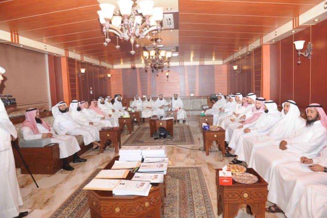 الحضور في ديوان الجيران في منطقة الدوحة مساء امس الاول