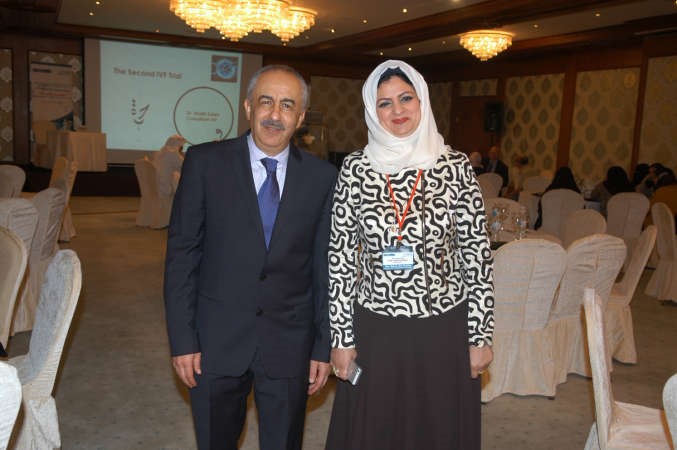 د شفيق صالح مع مديرة العلاقات العامة رحاب ابو حشيش