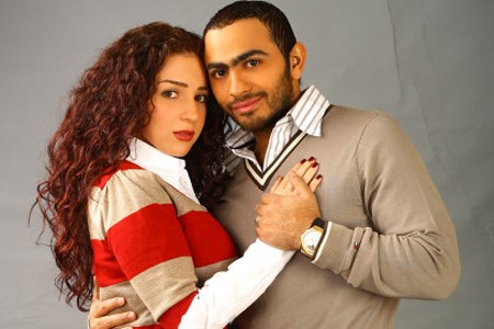 مي عز الدين تصلح بين تامر حسني وزوجته!