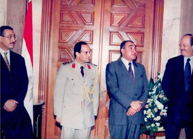 بالصور .. موقع السيسي الرسمي ينشر 14 صورة نادرة له من الدراسة حتى ترشحه للرئاسة 