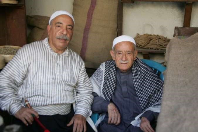 محمد الشماط في احد اعماله الفنية﻿