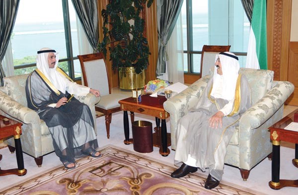صاحب السمو الامير الشيخ صباح الاحمد مستقبلا رئيس مجلس الامة مرزوق الغانم امس