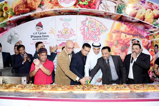 مشاركة بقطع اطول بيتزا في الكويت﻿