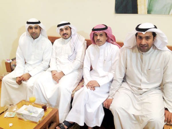 الزميل عبدالعزيز جاسم مع ماجد المهندي وعبدالله العجمي والقدساوي بدر النبهان