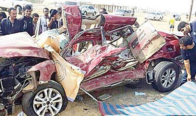 صورة: مصرع عربي وزوجته الحامل وطفليه في حادث تصادم مروع بحفر الباطن