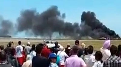 بالفيديو.. تحطم طائرة في عرض جوي بكاليفورنيا وموت قائدها