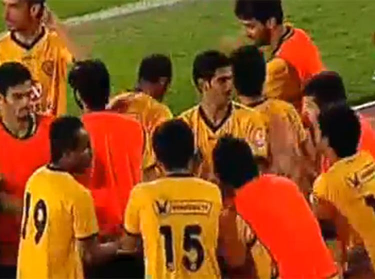بالفيديو .. "دحة" لاعبي القادسية بعد الفوز على العربي في كأس الامير