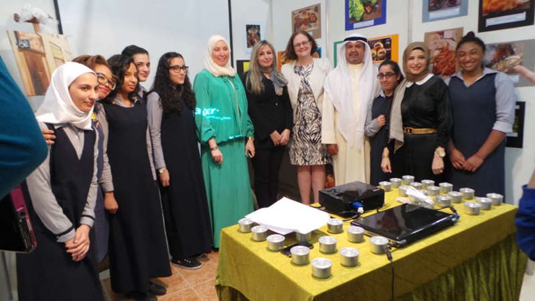 البعيجان وهيلبرون وجراغ مع الطالبات المشاركات