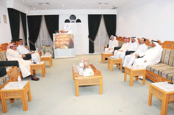 رواد ديوانية البناي يناقشون الزميل عبدالله الراكان في مشكلات منطقة العديلية محمد خلوصي