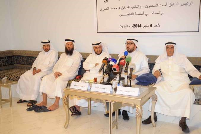 احمد السعدون واسامة الشاهين ود محمد الكندري وخالد السلطان وعلي الدقباسي اثناء الندوة اسامة ابو عطية