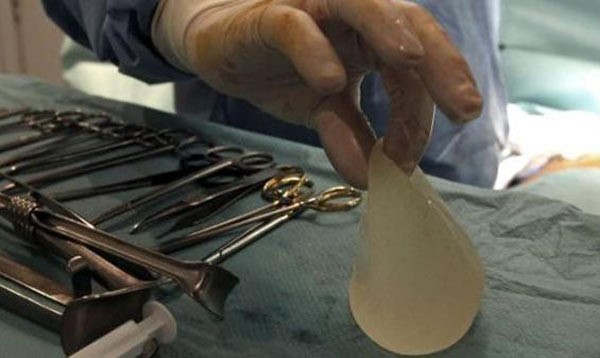 حشوات تكبير الصدر تتسبب بالسرطان