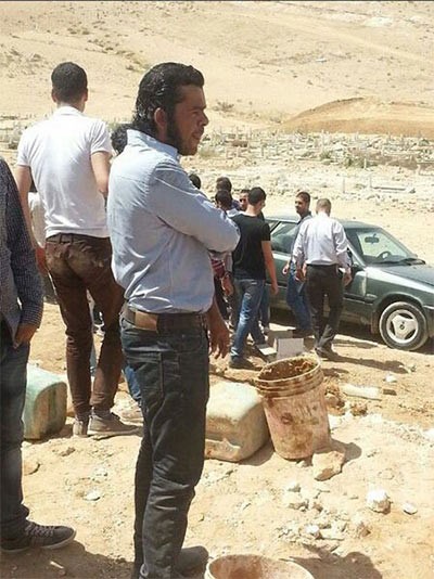 بالفيديو والصور.. فنان أردني يموت أثناء تصوير مشهد وفاته بين يدي منذر رياحنة 