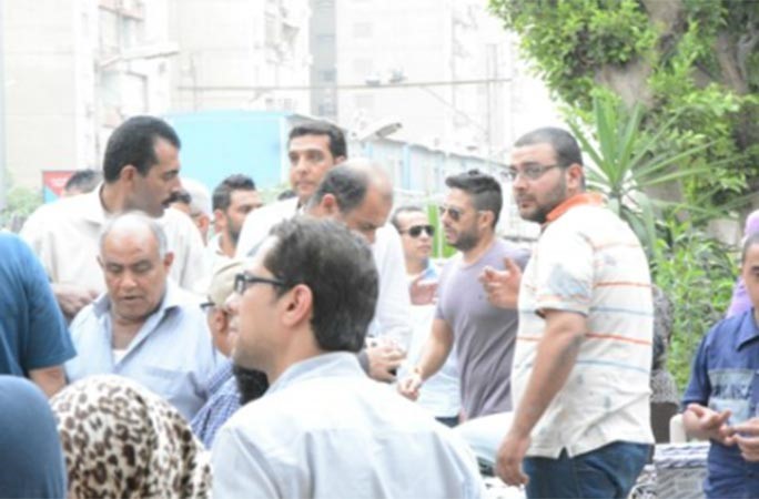 محمد حماقي في وداع والده