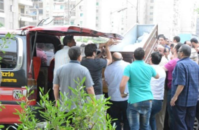 محمد حماقي في وداع والده
