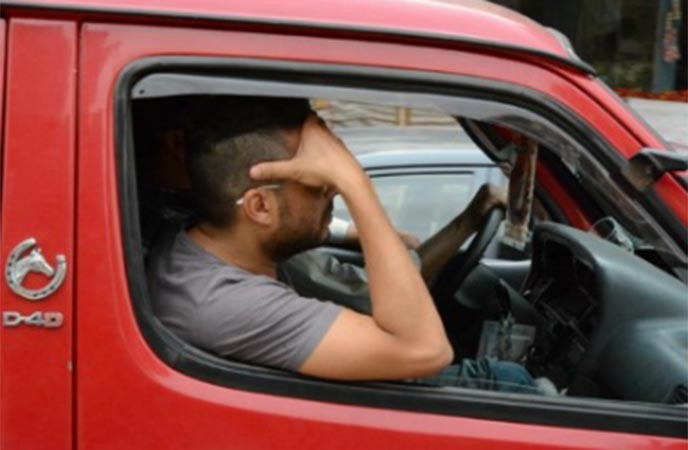 محمد حماقي في وداع والده