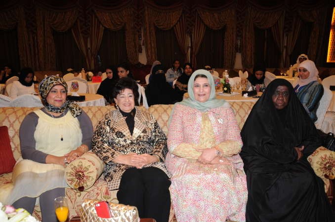 دفايزة الخرافي والاعلامية انيسة جعفر وبعض المكرمات خلال حفل اللجنة الاجتماعية لرئيس مجلس الامة	انور الكندري﻿