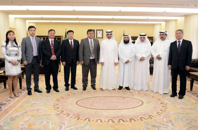 رئيس مجلس الامة مرزوق الغانم خلال استقباله الوفد المنغولي بحضور سعود الحريجي ومحمد طنا وخلف دميثير﻿