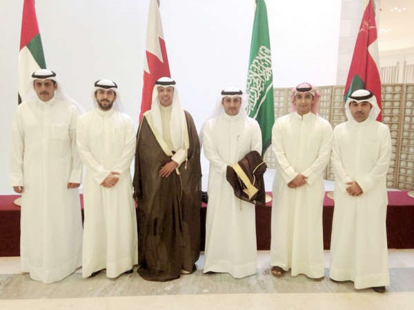 العميد الحشاش متوسطا مديري الاعلام الامني في دول التعاون ﻿