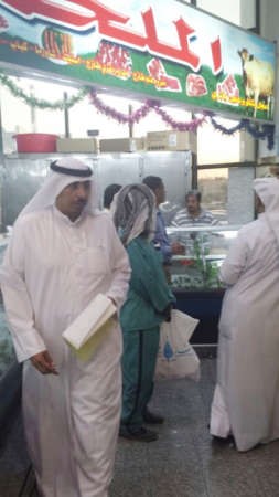 اللجنة الثلاثية تطلع على الاوراق الثبوتية والمنتجات الغذائية في احد محلات الجزارة