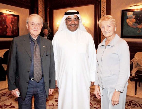 سيف ابوعدل يتوسط رئيس اتحاد الجمباز ونائب اولى للاتحاد الكندي﻿