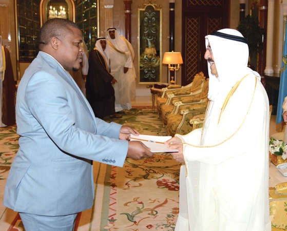 صاحب السمو الامير الشيخ صباح الاحمد يتسلم اوراق اعتماد سفير اوغندا ﻿
